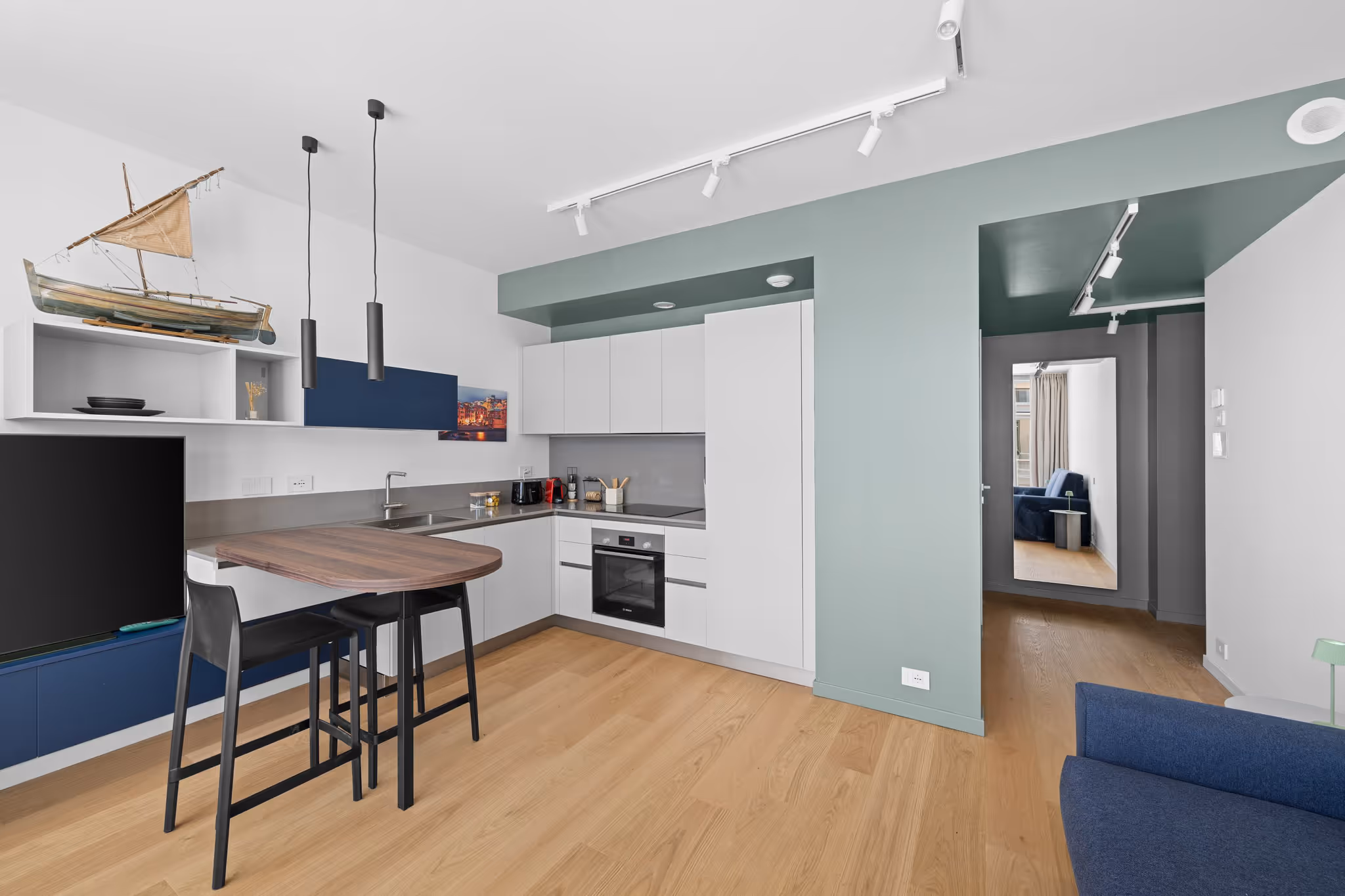 Cucina moderna collegata al soggiorno
