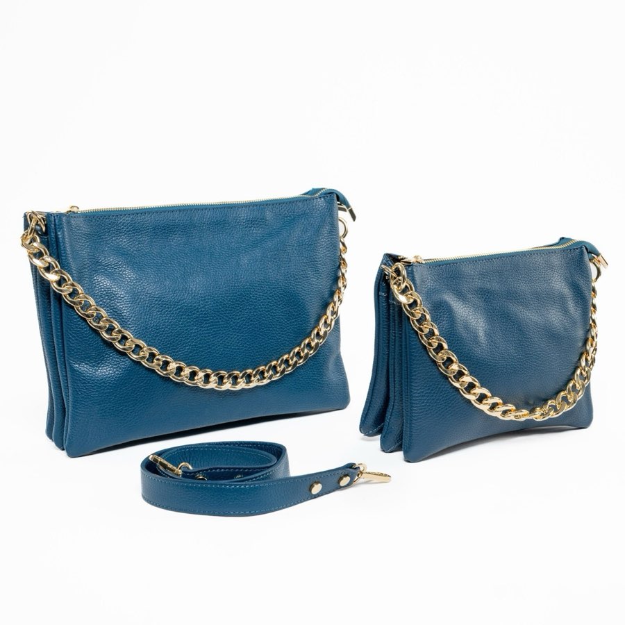 Coppia di borse blu con catene dorate