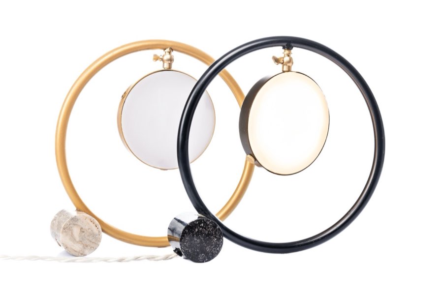 Due lampade ad anello decorative in nero e oro